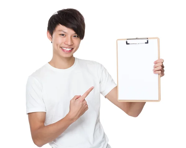 Asiático jovem homem em branco t-shirt — Fotografia de Stock