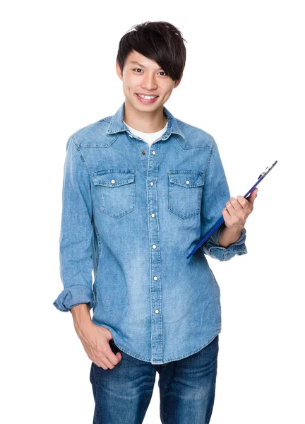 Azjatycki przystojny mężczyzna w jean koszulka — Zdjęcie stockowe