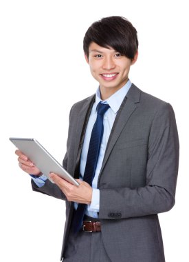 Asya işadamı tablet kullanma