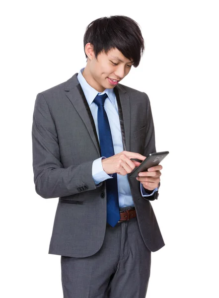 Empresario usando el teléfono inteligente — Foto de Stock