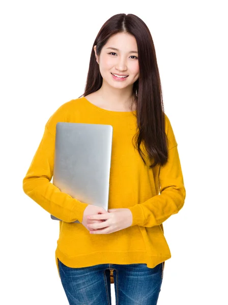 Young woman holding  laptop — Stock Photo, Image