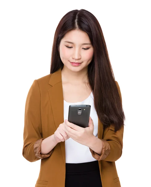 Young businesswoman using the smartphone — Stock fotografie