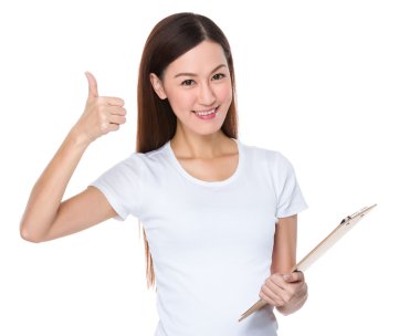 Beyaz t-shirt Asyalı genç kadın