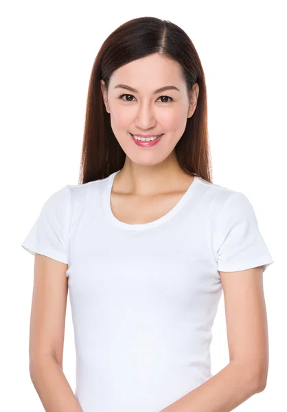 Asiatiska ung kvinna i vit t-shirt — Stockfoto