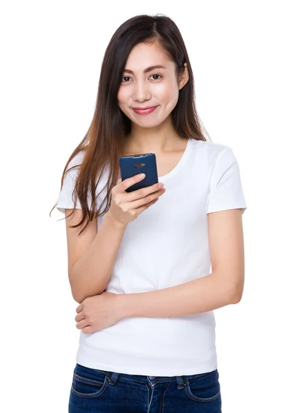 Asiatiske unge kvinner i hvit t-skjorte – stockfoto