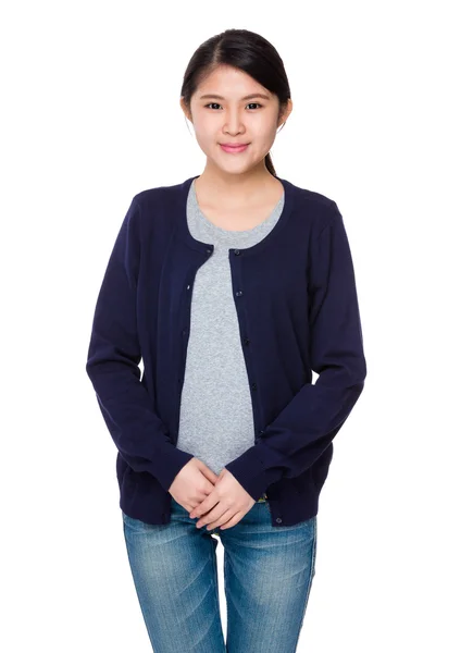 Jeune femme asiatique en bleu cardigan — Photo