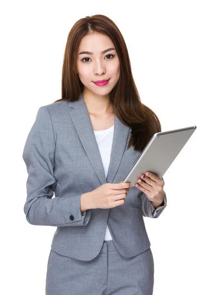 Junge asiatische Businessfrau in Business-Anzug — Stockfoto