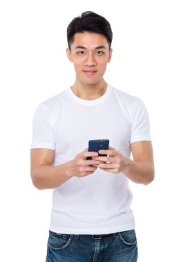 Beyaz t-shirt Asya yakışıklı adam