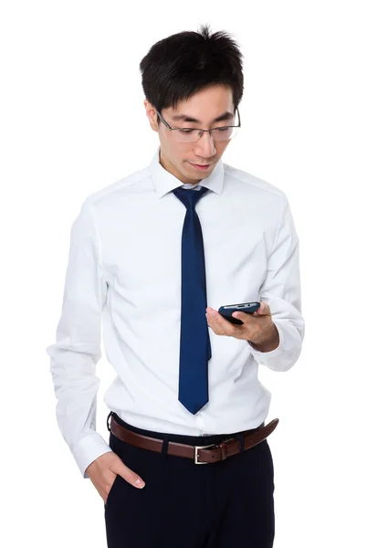 Genç Asyalı iş adamı beyaz gömlek — Stok fotoğraf