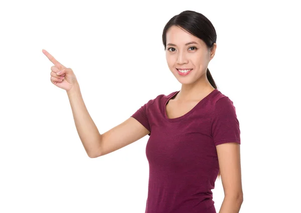 Asiática joven mujer en rojo camiseta — Foto de Stock