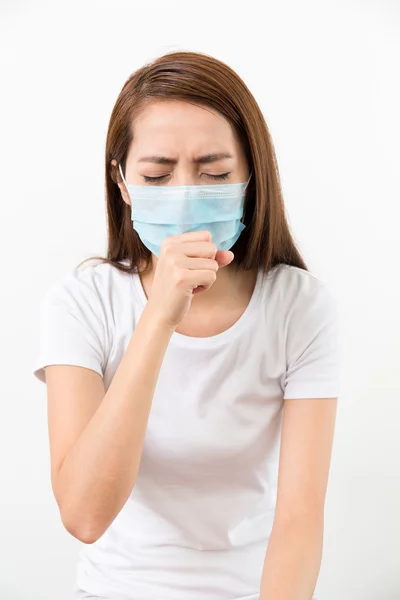 通过医用口罩的女人咳嗽 — 图库照片