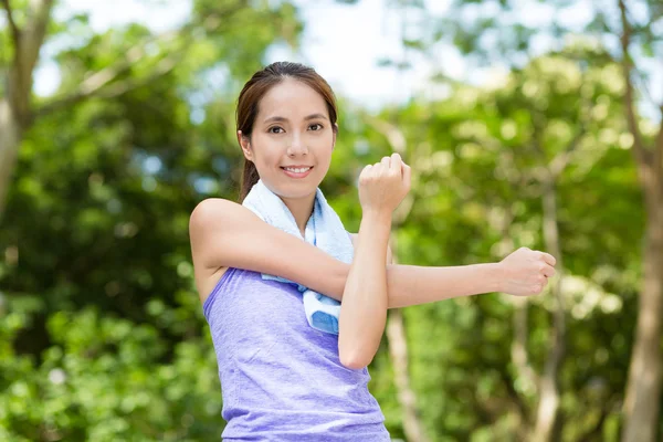 Woman doing warm up exercise — Stock Photo, Image