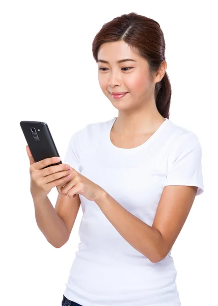 Mujer joven asiática en camiseta blanca — Foto de Stock