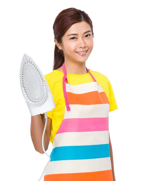 Junge asiatische Hausfrau in Schürze — Stockfoto