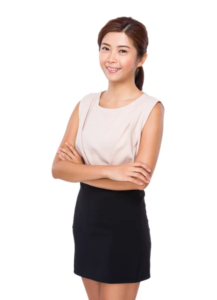 Jeune femme asiatique en robe beige — Photo