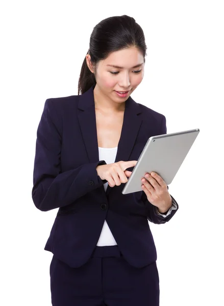 Young asian businesswoman in business suit — Stock Photo, Image