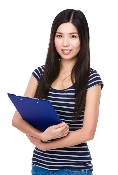 Aziatische jonge vrouw in striped t-shirt — Stockfoto