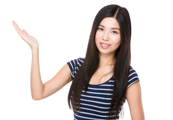 Mujer con la mano mostrando signo en blanco — Foto de Stock