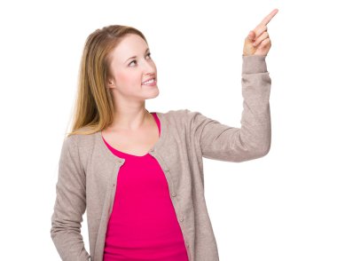 Genç kadın dokunmatik hava