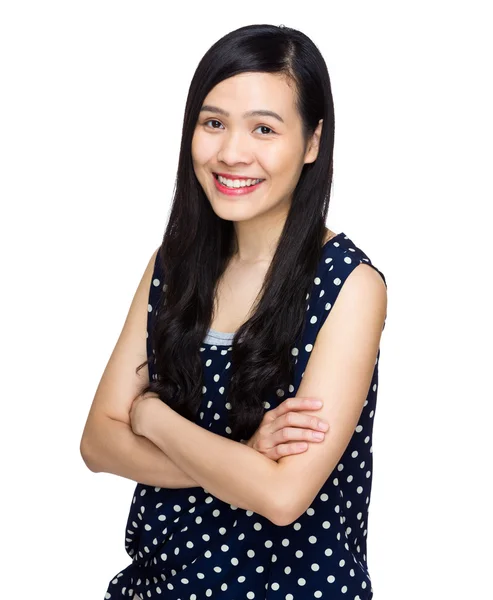 Asiatiska ung kvinna med armarna korsade — Stockfoto