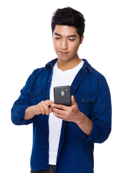 Asiático guapo hombre en azul camisa — Foto de Stock