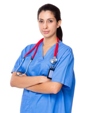 mavi üniformalı kadın doktor