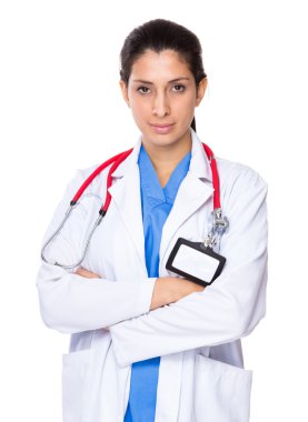 Beyaz önlüklü kadın doktor.