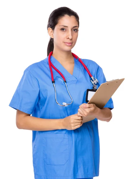 Médico fêmea em uniforme azul — Fotografia de Stock