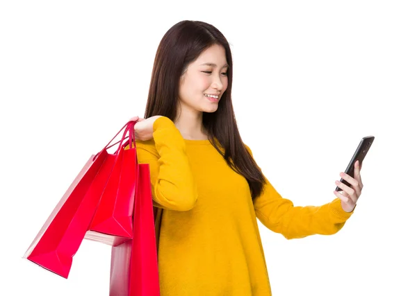 Asiatico giovane donna in giallo maglione — Foto Stock