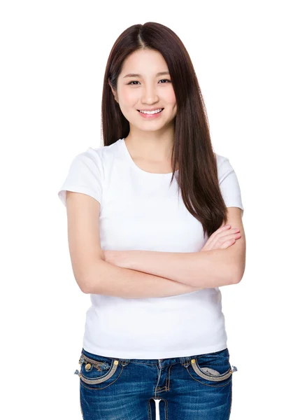 Beyaz t-shirt Asyalı genç kadın — Stok fotoğraf