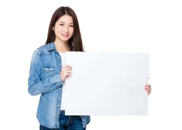 Aziatische jonge vrouw in jean shirt — Stockfoto