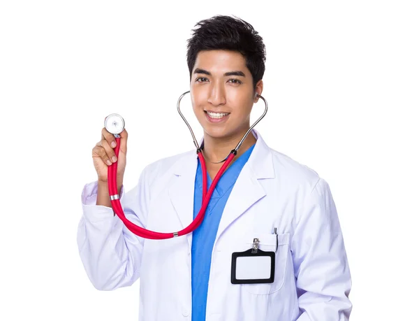 Asiatico maschio medico in bianco cappotto — Foto Stock