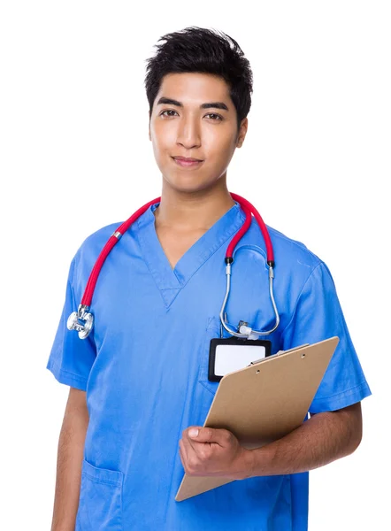 Asiatico bello medico in blu uniforme — Foto Stock