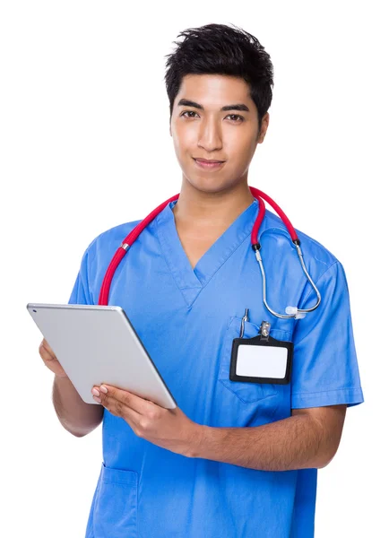 Asiático bonito médico em azul uniforme — Fotografia de Stock