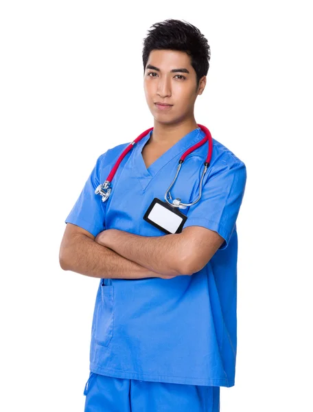 Азиатский красивый врач в синей форме — стоковое фото