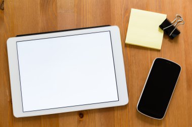 Dijital tablet ile çalışma masası