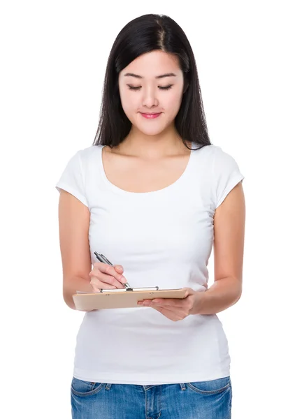 Mujer joven asiática en camiseta blanca —  Fotos de Stock