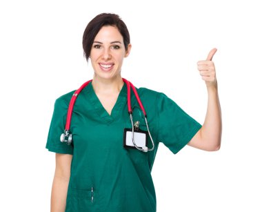 Başparmağı havada bir doktor.