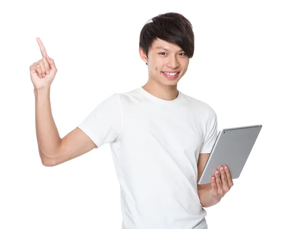 Young man using  tablet — Stock Photo, Image