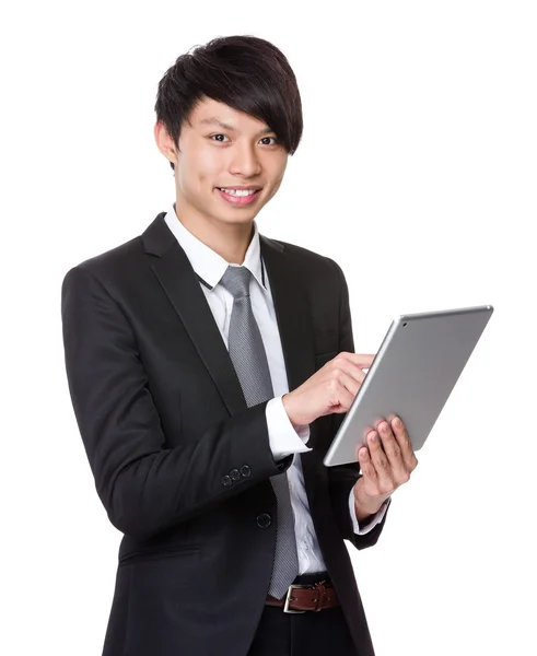 Geschäftsmann mit Tablet-PC — Stockfoto