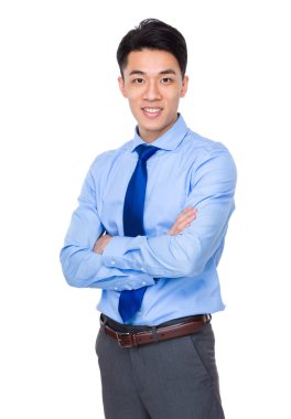 Mavi gömlekli genç Asyalı işadamı