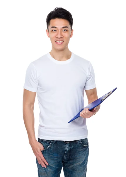 Asiatiska ung man i vit t-shirt — Stockfoto