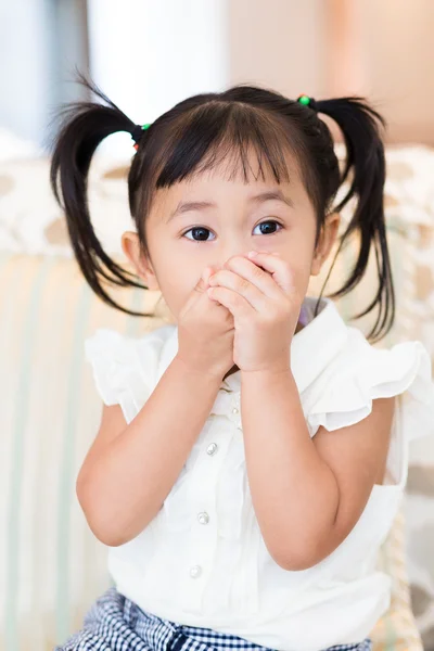Süße asiatische kleine Mädchen — Stockfoto