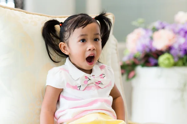 Bonito ásia pouco menina — Fotografia de Stock