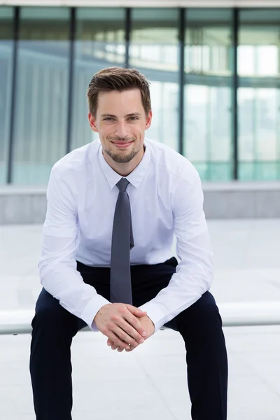 Caucasian businessman in white shirt at outdoor — Stock Photo, Image