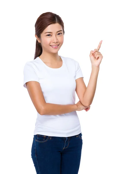 Mujer joven asiática en camiseta blanca — Foto de Stock