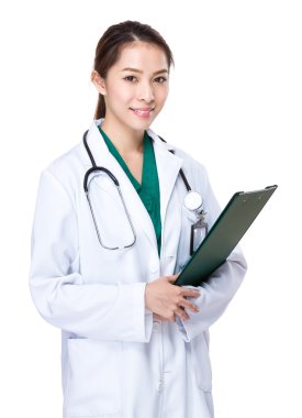 Asyalı kadın doktor beyaz ceket