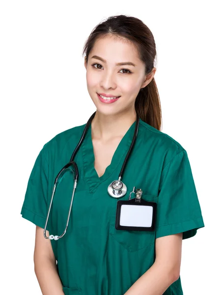 Asiatische junge Frau Arzt mit Stethoskop — Stockfoto