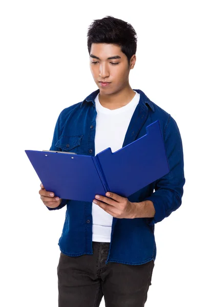 Asiático jovem homem em camisa azul — Fotografia de Stock