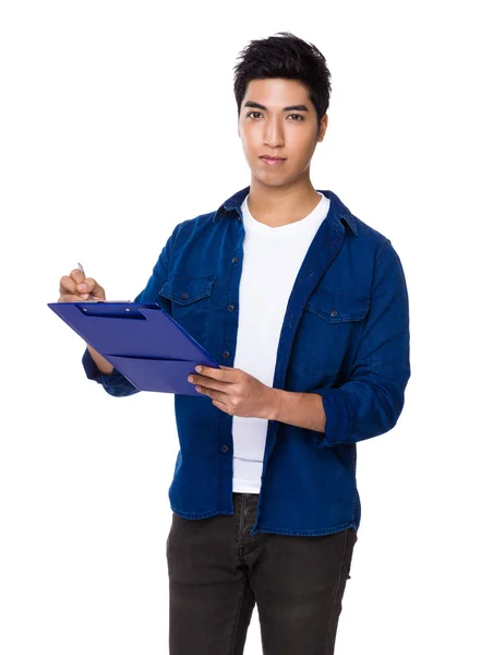 Asiatiska ung man i blå skjorta — Stockfoto